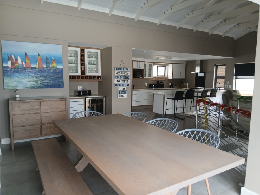 To Let 4 Bedroom Property for Rent in Hartenbos Central Western Cape